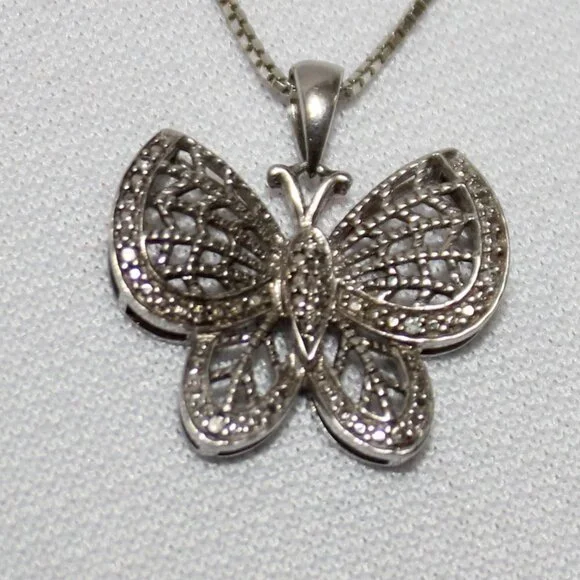Sterling Silver Butterfly and Chain - Picture 4 of 9